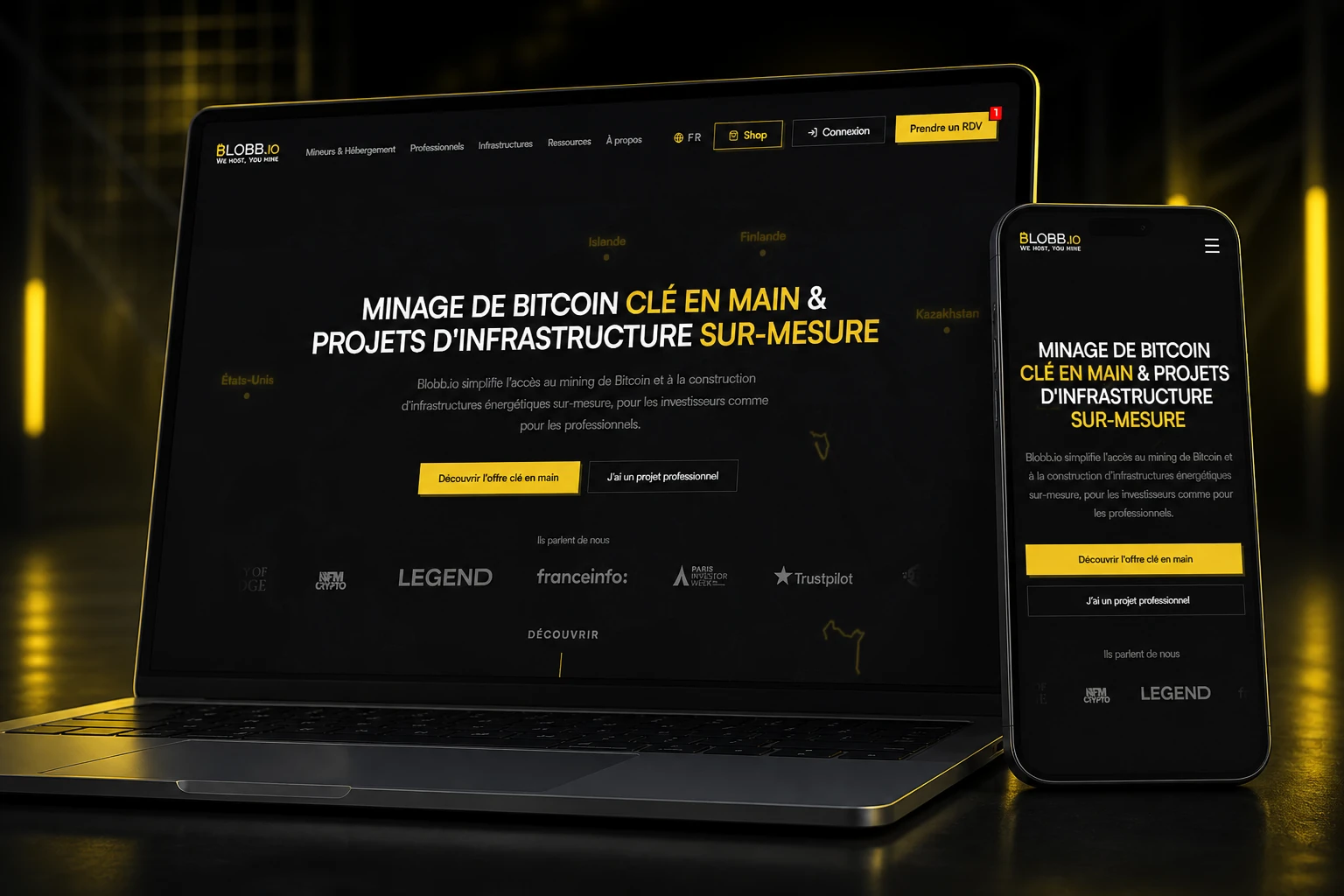 Site Blobb.io présenté sur un laptop et un smartphone dans un studio noir et jaune