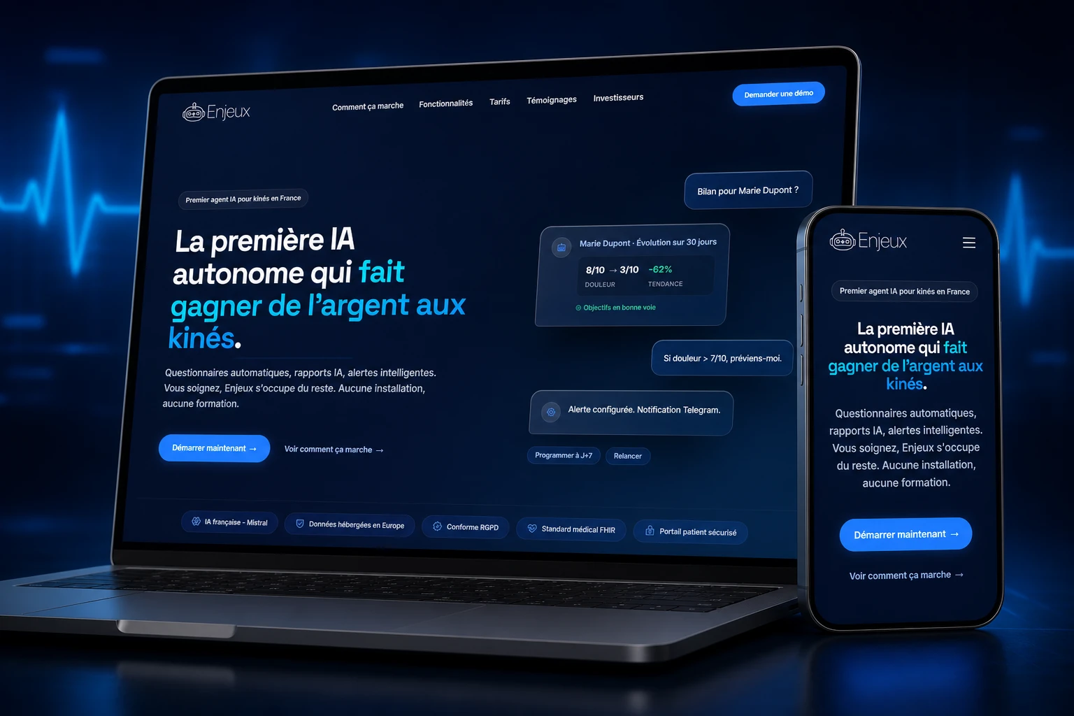 Site Enjeux présenté sur un laptop et un smartphone dans un studio bleu