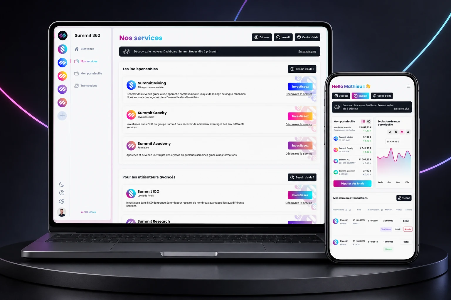 Interfaces Summit 360 présentées sur un laptop et un smartphone dans un studio magenta et cyan
